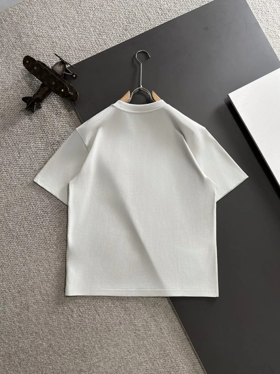 🅿️270 shipped next day Stone Island 2025 spring and summer new style (top quality, differentiated currency) launches double yarn pure cotton fabric short sleeves, early spring catwalk style, personalized and exclusive style, same style for men and women, using imported custom dyed fabrics, back collar chain bottom, fully shoulder-covering, no deformation or shrinkage when exposed to water, SIZE: M to 3XL